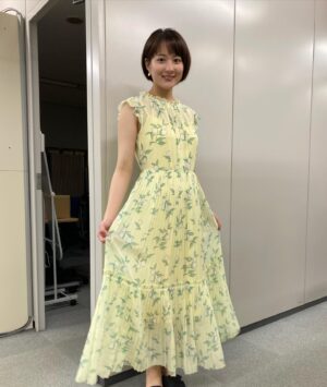 Ako Nagao Instagram - お久しぶりです！
みなさんお元気ですか？わたしは最近健康診断を受けたので健康になった気分になりました。
更新しなさすぎてめざましテレビの衣装の写真がかなり溜まっていたので全部載せます。これからはもっと更新頻度を上げたいと思っております....