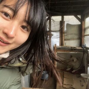 Ako Nagao Instagram - .
わさお 天国に旅立ったんですね。
お母さんが亡くなってから元気がなくなっていたと聞いていました。
それでも、2年前に会いに行ったときには、わざわざ近くまで来てくれて、つばきと並んでこんなシャッターチャンスをくれました。
さすが、主演犬。

天国で、お母さんやつばきと再会できたかな？
ゆっくり休んでほしいです。
癒しをありがとう😊