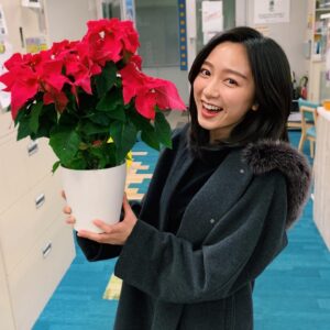 Ako Nagao Instagram - .
アナウンス室でバースデーガールに会いました！
新人アナウンサーの佐久間みなみちゃん(^^)
夕方ニュースのフィールドキャスターや、チャギントン、木曜のバイキングMOREなどに出演しています🎈
わたしは彼女の歌声が大好きなのです。
一緒に歌いたいな〜
みなみちゃん、お誕生日おめでとう😍

#佐久間みなみ アナ