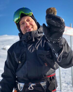 Aksel Hennie Instagram - #🐭 ...a little hello from “Mr Markmus” - a tiny vole we just met! #mousehunter #vole #norwegiannature