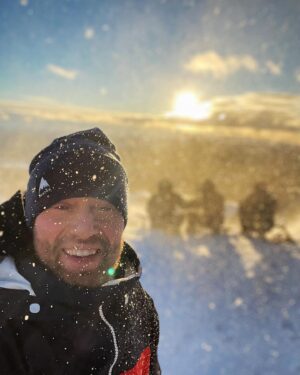 Aksel Hennie Instagram - HAPPY NEW YEAR!!! This one is gonna be a good one!! Looking forward to every single day of challenges and possibilities!! Bring it on 2023! Love all of you guys! ❤️