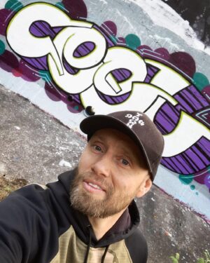 Aksel Hennie Instagram - COLOR THERAPY 🤍💜🖤 #Imadethis Back to the Roots Can Control Tour 2020  @mr_imun @mars_flc_kd #pølseløklosjen #❤️