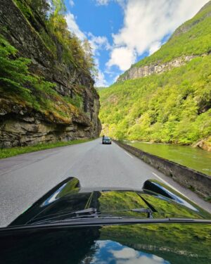 Aksel Lund Svindal Instagram - #fjordluft

@j_einemo
@porsche_norge
@porsche.museum