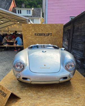 Aksel Lund Svindal Instagram - #fjordluft

@j_einemo
@porsche_norge
@porsche.museum