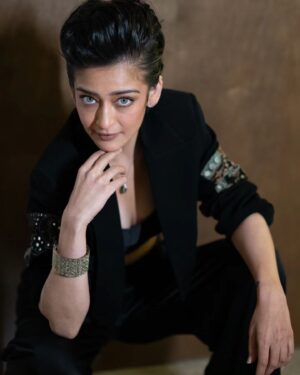 Akshara Haasan Instagram - All about last night for @khan.ira and @nupur_popeye wedding reception 🥳 congratulations & super happy for you ❤️🧿

Designer : @saakshakinni
Stylist:  @thechubbyartist_
Make up:  @tush_91
Hair : @hairbysurekhan
Photography : @araalexanderofficial