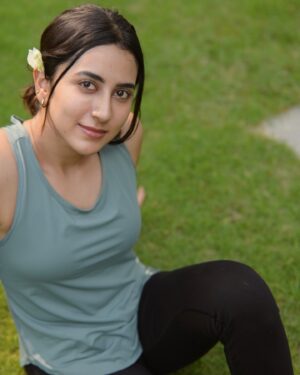 Akshaya hariharan Instagram - We must all suffer one of two things: the pain of discipline or the pain of regret❤️This is just the beginning
