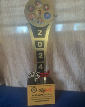 Akshita Bopaiah Instagram - Most Grateful and Honored to be receiving “Most Promising Upcoming Actor” in Sandalwood From my favorite Actor Dhruva Sarja sir @dhruva_sarjaa whom I’ve admired the most presented by Chithrasanthe film Awards @chitrasanthe .

I thank Chitrasanthe for this beautiful award and recognition of my previous projects and this bring me the utmost responsibility to work even more harder and bring the best ahead .🧿

Can’t wait for you all to Witness my upcoming projects Karnatakadha Aliya, Mr & Mrs and love/fi Tamil Anthology and much more.❣️

#sandalwood #southactress #chitrasanthe #awards