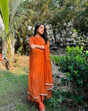 Akshita Mudgal Instagram - Zindagi naam tere kar jaavaa🧡

MUA- @rajesh_makeup_artist