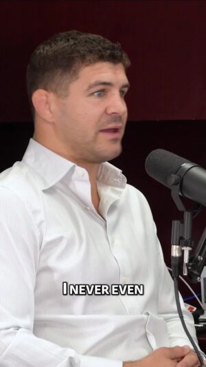 Al Iaquinta Instagram - Al Iaquinta shares his experience of the time he went to Australia to fight Ross Pearson 😬👊

#Ufc #MMA #Podcast