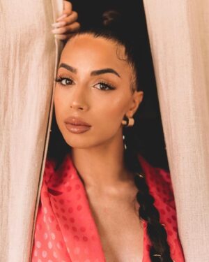 Alaïa Alsafir Instagram - 29 years old. 🎂