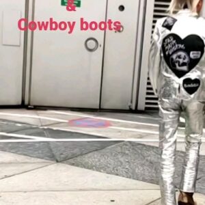Alain Robert Instagram - Climbing  freesolo  the 166m Silver tower  in Frankfurt  wearing  my snakes outfit  and cowboy boots  was a little  bit provocative  although  through my own eyes it didn't  feel risky as I was rather within my comfort zone.  All is a matter of perception which most of the people  doesn't  really accept it as they don't understand  and they will put themselves  under such situation  and they will be very judgmental as based on there own  fears and confort  zone. 
#climbing #freesolo #masteringfear #challenge #adventure #mindset #comfortzone #climbinginspiration