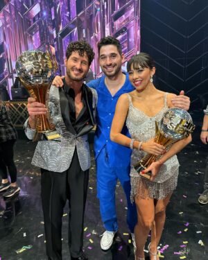 Alan Bersten Instagram - Congrats to the winner of @dancingwiththestars season 32!!!!!