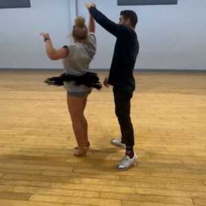 Alan Bersten Instagram - I have to say, I am so proud of you @jamielynnspears you are impressing me so much every single day! I truly have so much fun with you and you surprise me every day!!! 

Also your scream in this split is too funny not to share 😂😂 I can’t wait to show everyone our cha cha!!!!