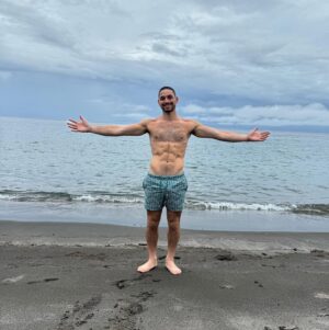 Alan Bersten Instagram - This is 30!!! And this this the happiest I’ve ever been :) 

Thank you to everyone for all the birthday love! ❤️