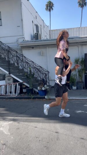 Alan Bersten Instagram - The only way to say hi!! 

Send this to your best friend, and try it 😂