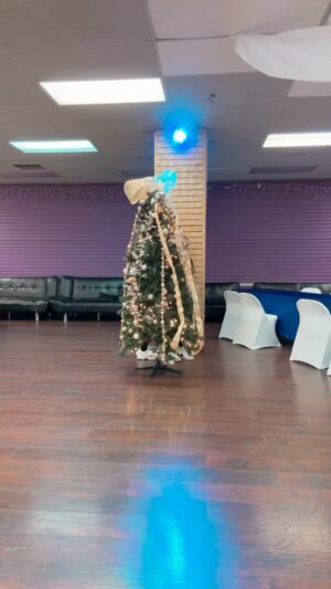 Alan Bersten Instagram - Underneath the tree!! With @isabellabersten