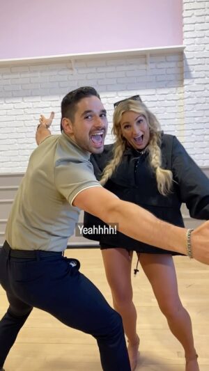 Alan Bersten Instagram - The first pairing of the #DWTS season has been revealed: @jamielynnspears and @alanbersten are ready to enter the ballroom! 🪩 Make sure to watch @goodmorningamerica tomorrow to meet the rest of the stars and their partners!