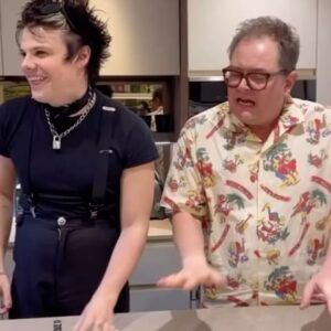 Alan Carr Instagram - After the LOLs of Life’s A Beach @yungblud gave me a little makeover - what do you think? 🤔 😝 #lifesabeach #travel #podcast @lifesabeach.podcast