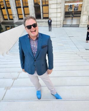 Alan Carr Instagram - Iconic night full of iconic people!! Was going to wear my pink mini skirt but didn’t want to upstage Naomi 😆The @vamuseum retrospective of @naomi - 40 years in fashion was mouth droppingly good - go see it! (I’m still in shock that THE Grace Jones recognised me from being on Chattyman 🙀) thanks for the invite @angellicabell 😘