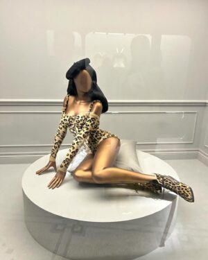 Alan Carr Instagram - Iconic night full of iconic people!! Was going to wear my pink mini skirt but didn’t want to upstage Naomi 😆The @vamuseum retrospective of @naomi - 40 years in fashion was mouth droppingly good - go see it! (I’m still in shock that THE Grace Jones recognised me from being on Chattyman 🙀) thanks for the invite @angellicabell 😘
