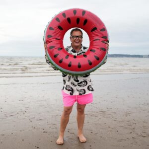 Alan Carr Instagram - ✨ “Tears, joy, inspiration, disasters, incredulity, and a lot of passion and effort” – that’s what design expert Michelle Ogundehin says we can expect from the new series of Interior Design Masters with Alan Carr, on  #iPlayer and BBC One from 12 March.
 
Ten novice designers, all with their own very different signature styles, are competing to win a collaboration contract with a global homeware brand to produce their own line of home furnishings.
 
And host Alan confesses that he sometimes struggles to keep his opinions to himself!
 
“I have to bite my tongue so badly, but then I do have the worst poker face, so I end up saying it anyway,” he admits. “The series has been going on so long now that I think the designers can tell whether I like it or not. They’ll say ‘you hate it don’t you’ and I have to come clean. But in my defence if I LOVE a design I will gush accordingly.”
 
“Sometimes I am shocked and think Michelle and the guest judge got it wrong,” he says of each episode’s final decision. “But then that’s what separates this show from a lot of others as Michelle will so eloquently say why it was wrong and then you go ‘oh I see’.”
 
“In truth every week is hard to judge because every week you know that the designers have given their all and no-one wants a place on my sofa,” Michelle explains. “I’m looking for people who are open to learn. People with a can-do attitude and a unique point of view.”
 
Head to @bbcpressoffice’s link in bio and hit Interviews to read Alan and Michelle’s chats in full and find out more about the new series.
 
#InteriorDesignMasters  #interiordesign