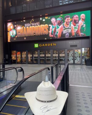 Alan Jackson Instagram - Congrats on your record-setting 18th championship, @celtics! Mind if we use the court now that you’re done with it for the season? See you August 2!