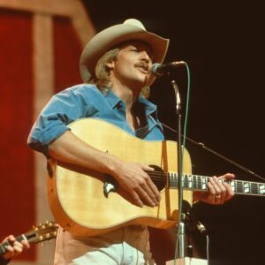 Alan Jackson Instagram - Throwing it back to a memorable night at the @opry in 1991!🎙️