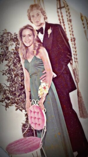 Alan Jackson Instagram - Who are you planning to dance with this Valentine’s Day? Use the template to share photos of you and your significant other. ❤️ #AlanJackson #IdLoveYouAllOverAgain #LoveSong #CountryMusic