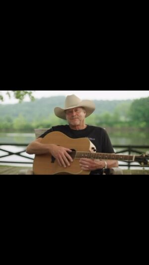 Alan Jackson Instagram - Happy Mother’s Day to all the mommas out there! 💛