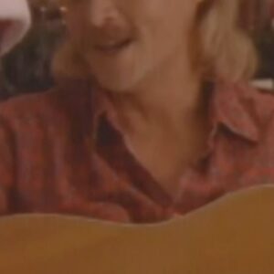 Alan Jackson Instagram - Tie a ribbon around yourself. 🎁 #IOnlyWantYouForChristmas #AlanJackson #HolidayMusic