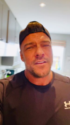 Alan Ritchson Instagram - What goes on behind the scenes at Reacher? Where do I begin!?!? 

Soup! We begin with soup.