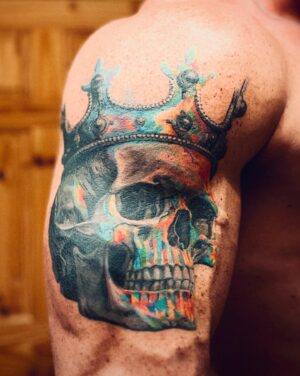 Alan Ritchson Instagram - “Crown of life” piece healed. Color/detail holds up so well thanks to @pashainktattoo … Next one is full face tattoo. You’re gonna love it.
