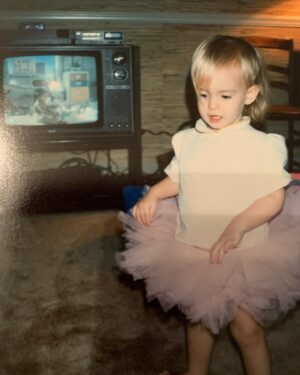 Alan Ritchson Instagram - Today’s a cause for celebration… It’s @catritchson’s 40th birthday. 

I’ve known her since we were teenagers. It’s been anything but easy. But I’ll say this— 

She has the great gift (and burden) of awakening anyone within reach of her light to their higher self. 

She’s done it with me in powerful ways and if you’re ever lucky enough to meet her, no doubt she’ll have that effect on you. 

She embodies goodness and light. The world is objectively better because you’re in it, Cat. 

Here’s to hoping for an infinite number of cake days with you. 🎂🎂🎂