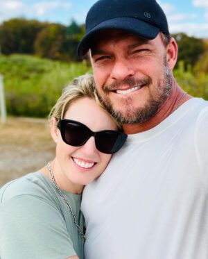 Alan Ritchson Instagram - Today’s a cause for celebration… It’s @catritchson’s 40th birthday. 

I’ve known her since we were teenagers. It’s been anything but easy. But I’ll say this— 

She has the great gift (and burden) of awakening anyone within reach of her light to their higher self. 

She’s done it with me in powerful ways and if you’re ever lucky enough to meet her, no doubt she’ll have that effect on you. 

She embodies goodness and light. The world is objectively better because you’re in it, Cat. 

Here’s to hoping for an infinite number of cake days with you. 🎂🎂🎂
