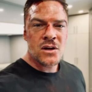 Alan Ritchson Instagram - Snack time… if you don’t have time for two showers after.