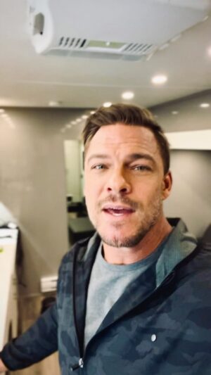 Alan Ritchson Instagram - Tastes gross but you’re welcome! #notanad @tracemineralsresearch