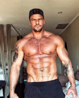 Alan Ritchson Instagram - How is it that it doesn’t matter where you are on the journey, everyone wants to cut that elusive 5 lbs? I’m right there. Doesn’t really help that @catritchson would prefer it if I looked like Homer Simpson. 

Anywho, time to cut the mayonnaise and get that chest vein back boys. Let’s go. (Right after I finish the left over pie in the fridge…)