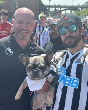 Alan Shearer Instagram - Thank you Nashville for making this the biggest Premier League Mornings Live weekend to date. Great to see so many of you on Broadway. What a crazy brilliant City. 🎸 🎤 🙌 ⚽️ @plinusa #MyPLMornings