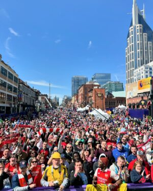 Alan Shearer Instagram - Thank you Nashville for making this the biggest Premier League Mornings Live weekend to date. Great to see so many of you on Broadway. What a crazy brilliant City. 🎸 🎤 🙌 ⚽️ @plinusa #MyPLMornings