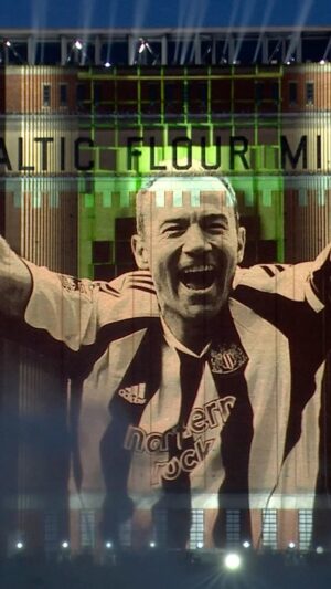 Alan Shearer Instagram - Heyyyy, @alanshearer! 🙋‍♂️

Watch how @sela spectacularly recreated one of the greatest goals in @premierleague history as part of a spectacular 3D projection mapping show in Newcastle on Saturday night.