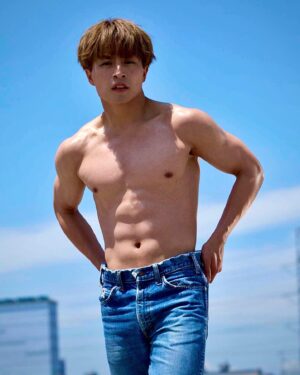 Alan Shirahama Instagram - Be yourself.
And always fight with yourself.

Tarzan📚
📸@520_igarashi 🙏
