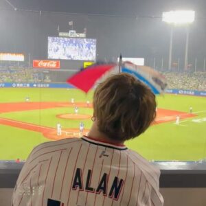 Alan Shirahama Instagram - PKCZ in 神宮球場⚾️
#さあ行こうか 
#まだまだ応燕するぜ