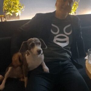 Alan Tudyk Instagram - Making friends with the true owner of Alba Cocina Loca in Mexico City - Pinche Perro:) Best food we’ve had here - thank you to chef Alejandro Cabral