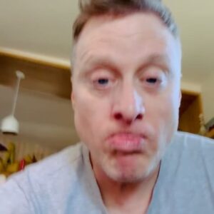 Alan Tudyk Instagram - Warning dead bird video! Happy thanksgiving!