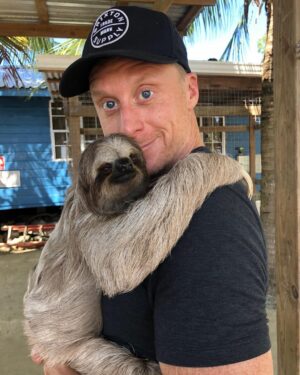 Alan Tudyk Instagram - Made a friend in Honduras. She was on a break from working at the DMV.