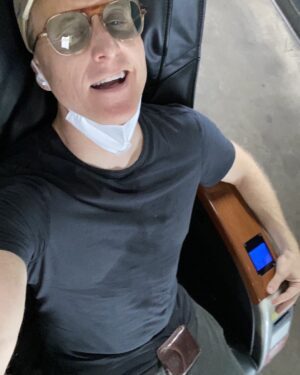 Alan Tudyk Instagram - Post workout rub down in the Car Wash massage chair where every ending is happy:)
