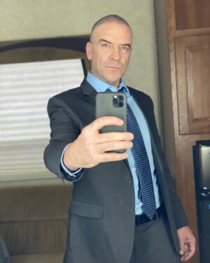 Alan van Sprang Instagram - Last day of season 2, last day of clean shaven for a while.
@cwinthedark @thecw