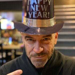 Alan van Sprang Instagram - Mom and I out for a bit of a NEW YEARS BEAT!!!
#newyearseve