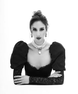 Alara Keçeci Instagram - Photo by 📸 @muhammetkayku @kaykustudio  Hair & Makeup by 💄 @333.hairart @rana.aslm @ferhathair