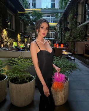 Alara Keçeci Instagram - Before eating spagetti 🍝